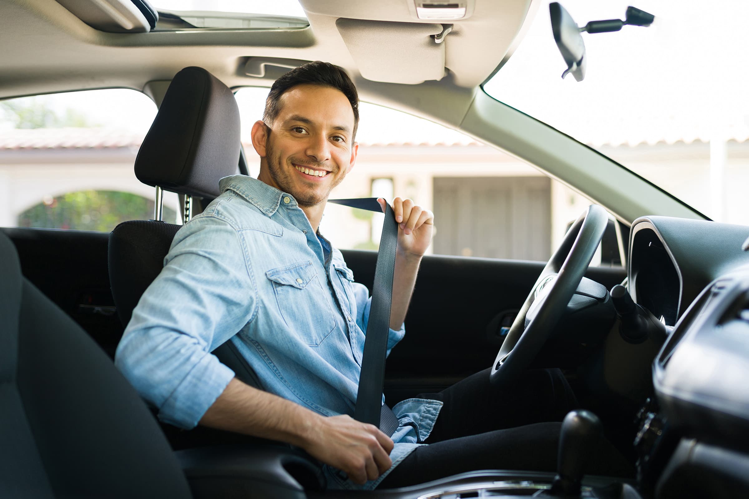 Man buckling his seatbelt